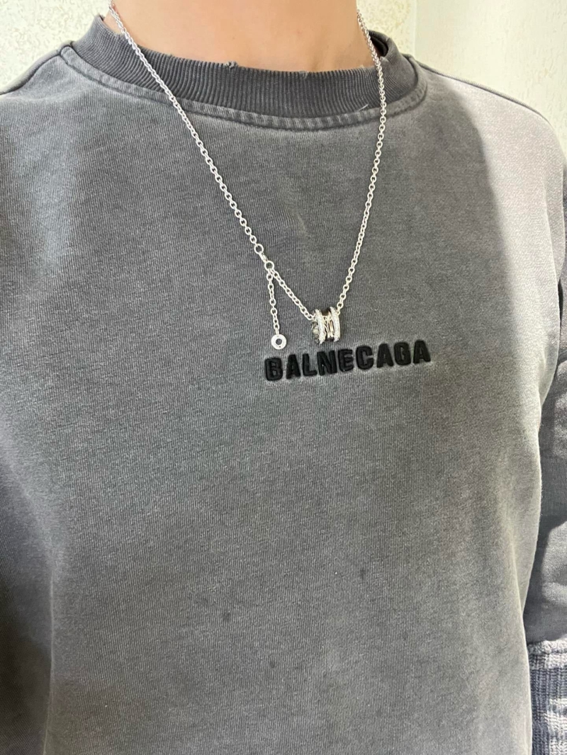 Bv1g*ai necklaces
